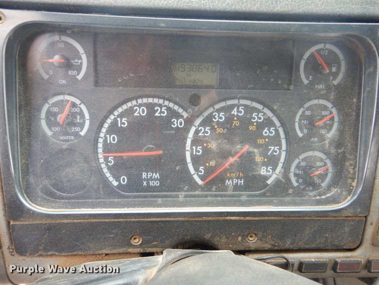 image for item DG8704 2001 Freightliner FL80  dump truck