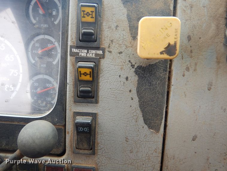 image for item DG8704 2001 Freightliner FL80  dump truck