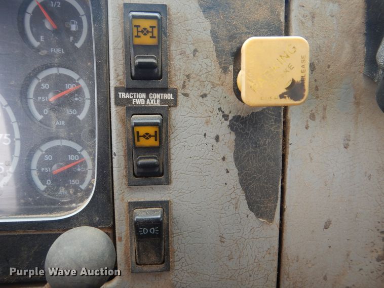 image for item DG8704 2001 Freightliner FL80  dump truck
