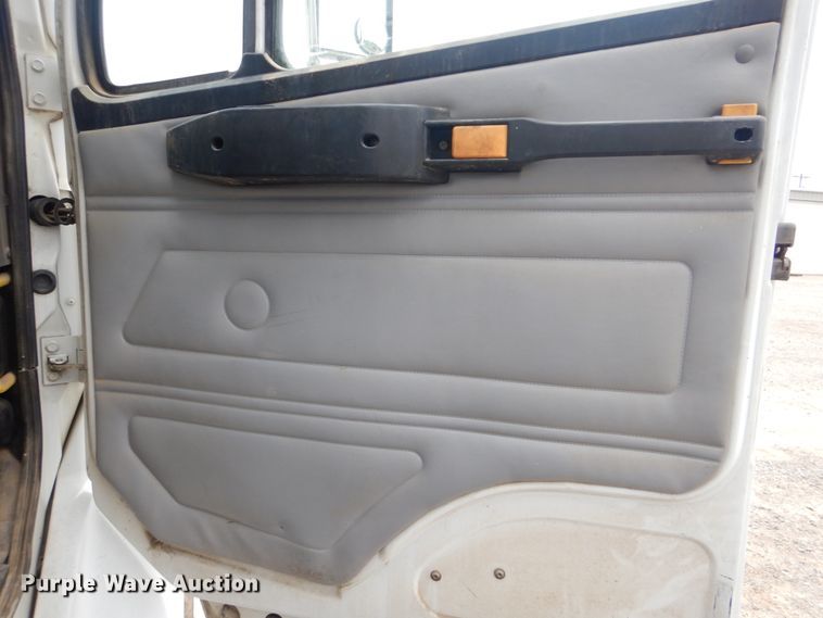 image for item DG8704 2001 Freightliner FL80  dump truck