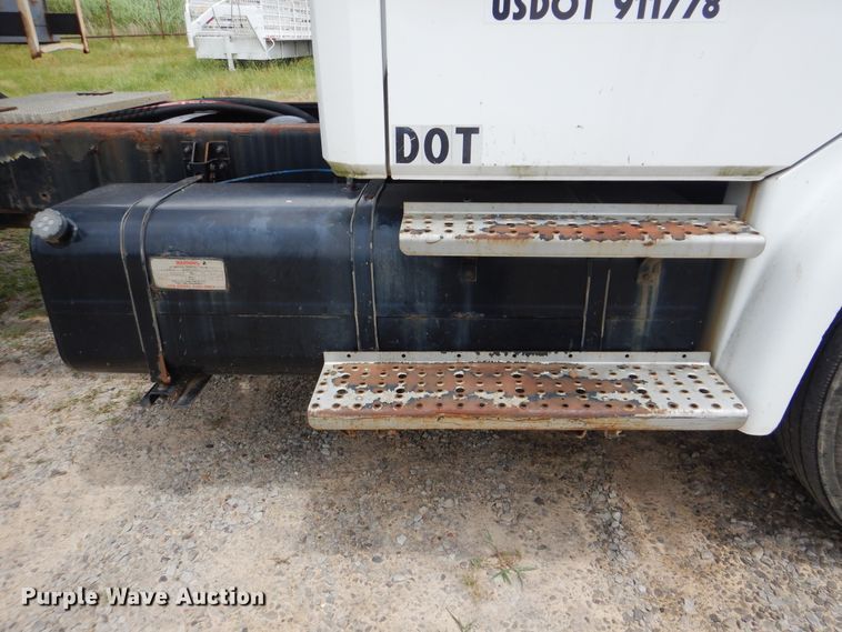 image for item DG8704 2001 Freightliner FL80  dump truck
