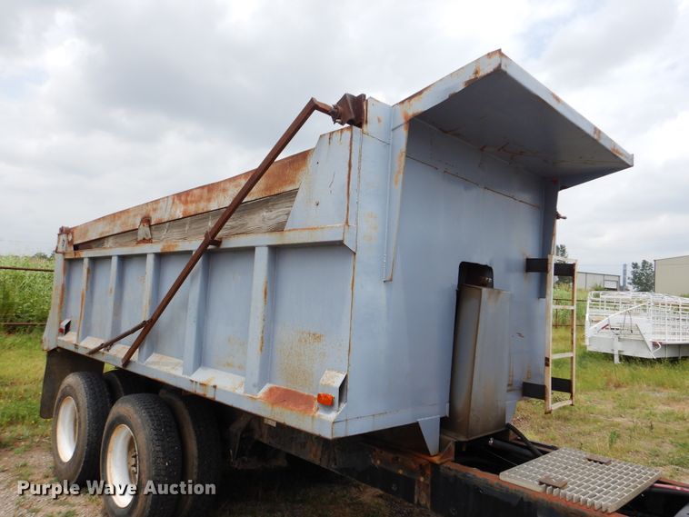 image for item DG8704 2001 Freightliner FL80  dump truck
