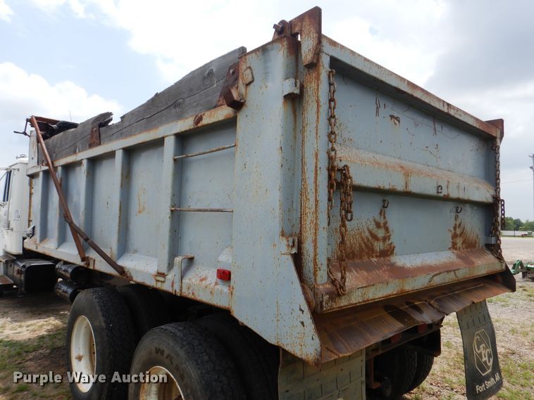 image for item DG8704 2001 Freightliner FL80  dump truck