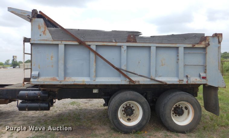 image for item DG8704 2001 Freightliner FL80  dump truck