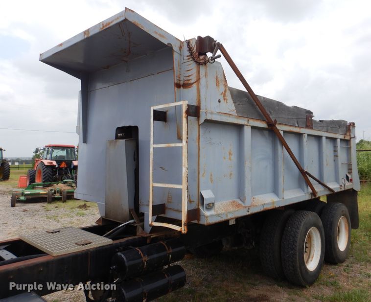 image for item DG8704 2001 Freightliner FL80  dump truck