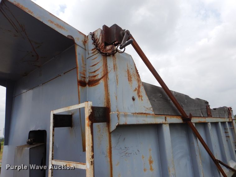 image for item DG8704 2001 Freightliner FL80  dump truck