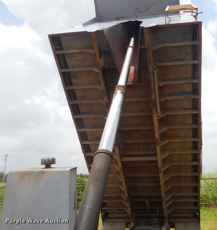 image for item DG8704 2001 Freightliner FL80  dump truck