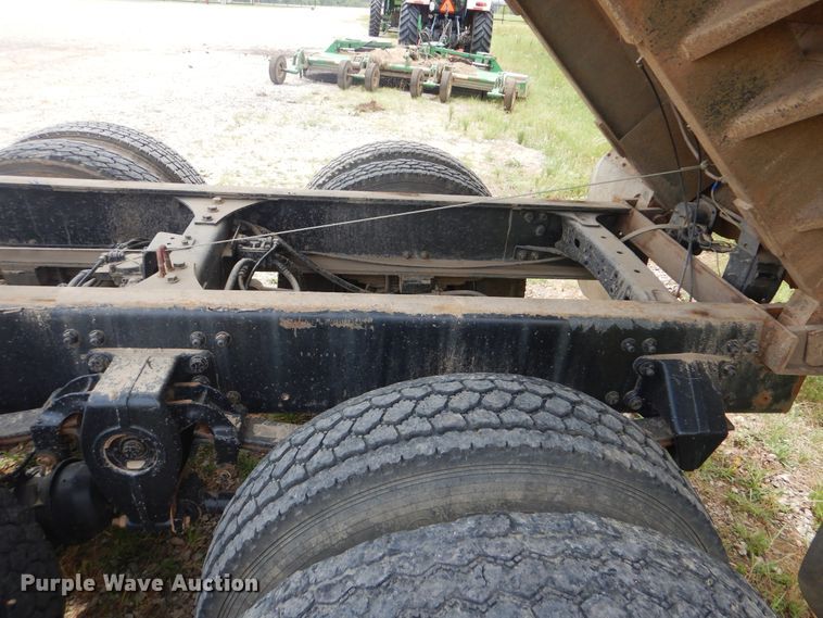 image for item DG8704 2001 Freightliner FL80  dump truck