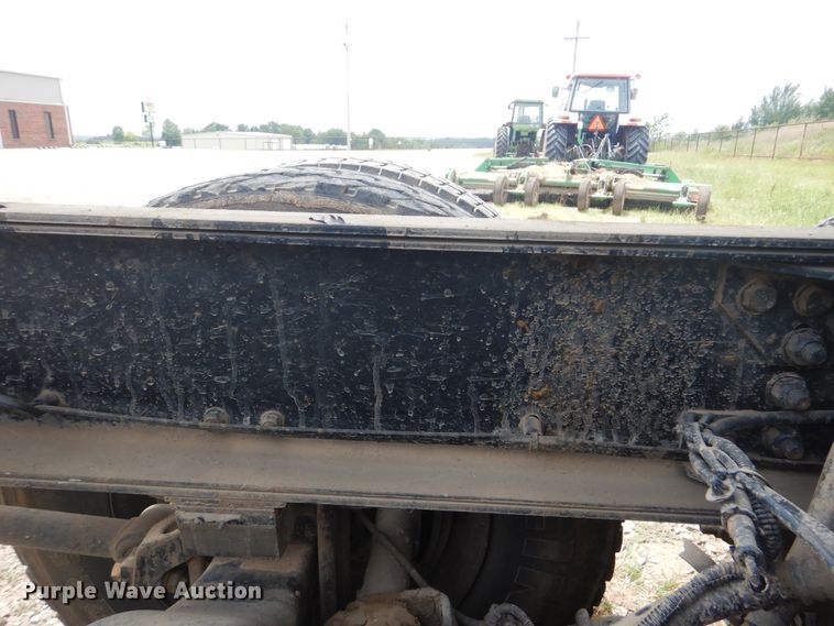 image for item DG8704 2001 Freightliner FL80  dump truck