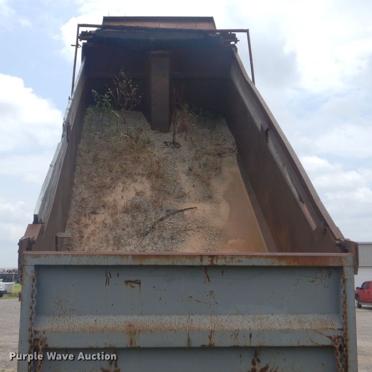 image for item DG8704 2001 Freightliner FL80  dump truck