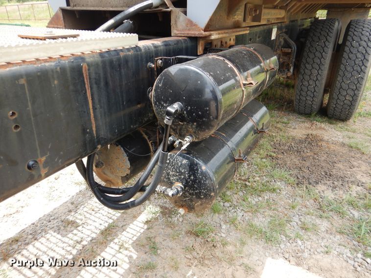image for item DG8704 2001 Freightliner FL80  dump truck