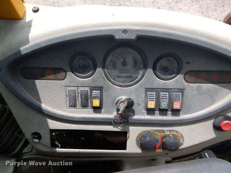 image for item DG8710 2000 Komatsu WB140  backhoe