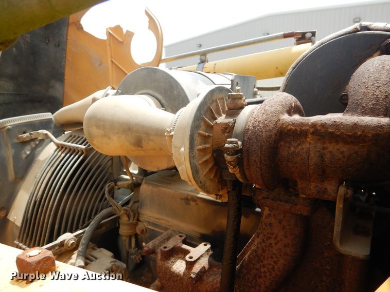 image for item DG8710 2000 Komatsu WB140  backhoe