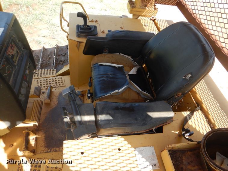 image for item DG8748 1997 Caterpillar D5M  dozer