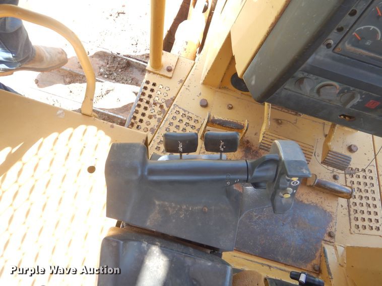 image for item DG8748 1997 Caterpillar D5M  dozer