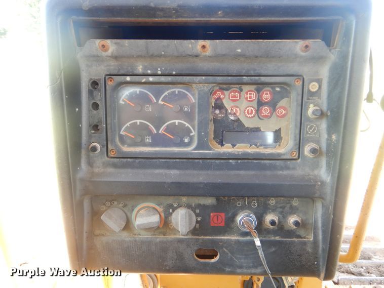 image for item DG8748 1997 Caterpillar D5M  dozer