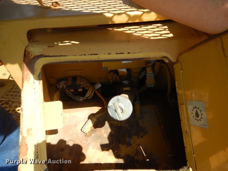 image for item DG8748 1997 Caterpillar D5M  dozer