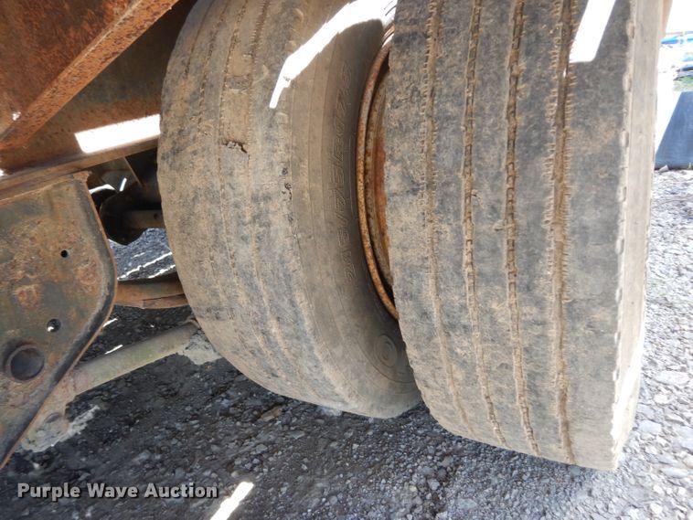 image for item DH2736 1998 Towmaster T40 equipment trailer