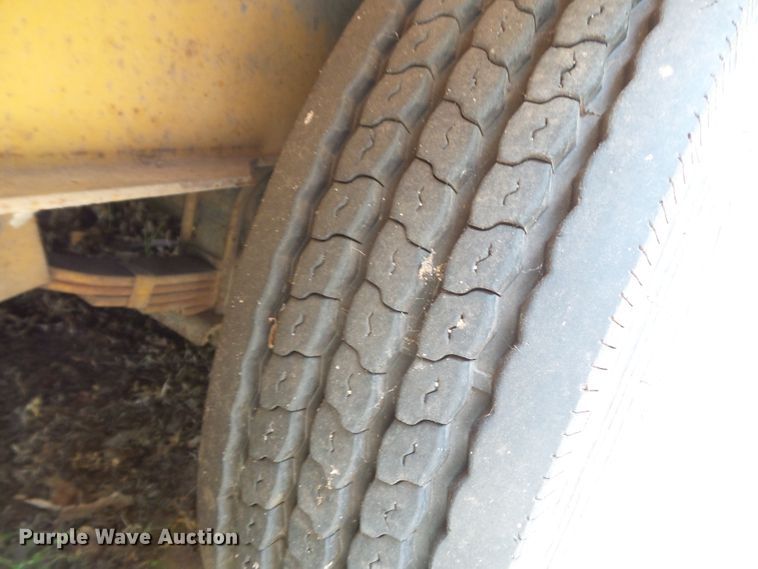 image for item DH3768 2000 Redi Haul FSL21210 equipment trailer