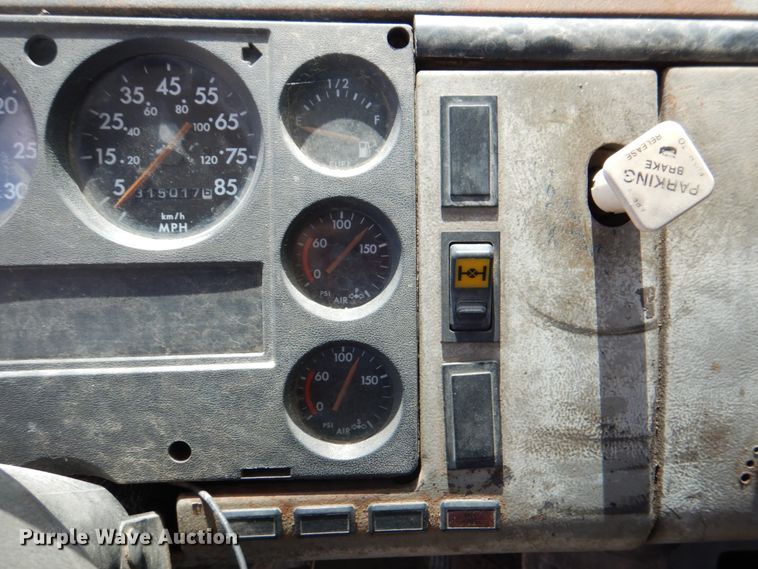 image for item DH5366 2000 Freightliner FL70  service truck with crane