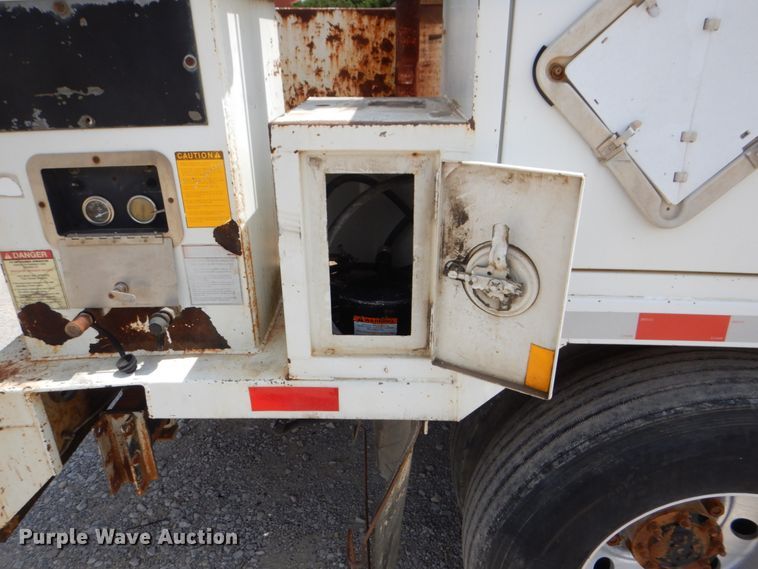 image for item DH5366 2000 Freightliner FL70  service truck with crane