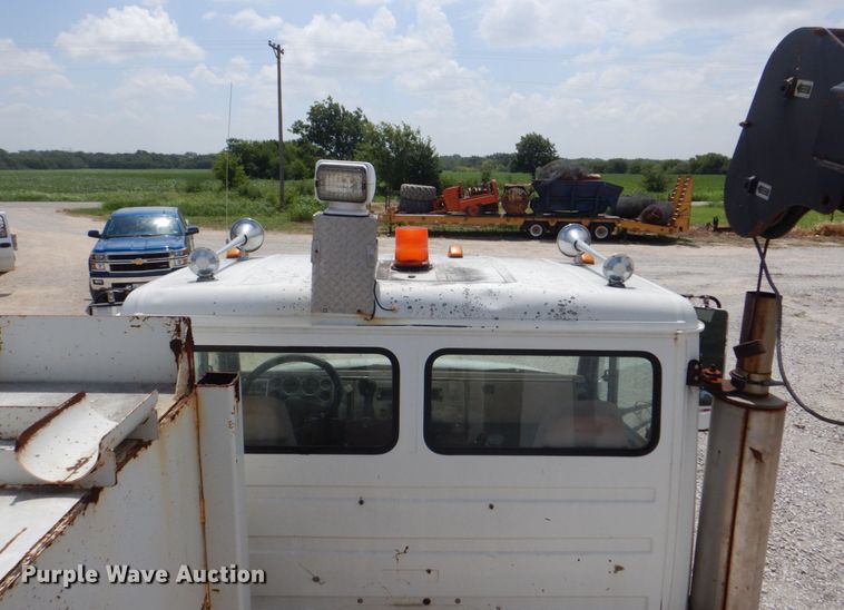 image for item DH5366 2000 Freightliner FL70  service truck with crane