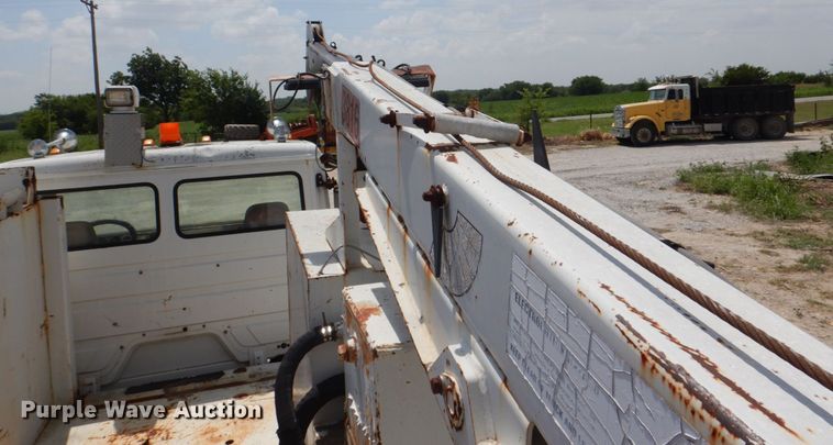 image for item DH5366 2000 Freightliner FL70  service truck with crane