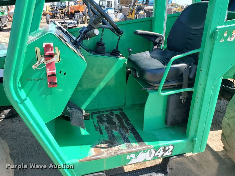 image for item DJ3143 2014 Sky Trak 10042  telehandler