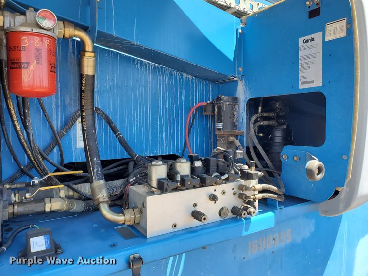 image for item DJ3144 2005 Genie S125  boom lift