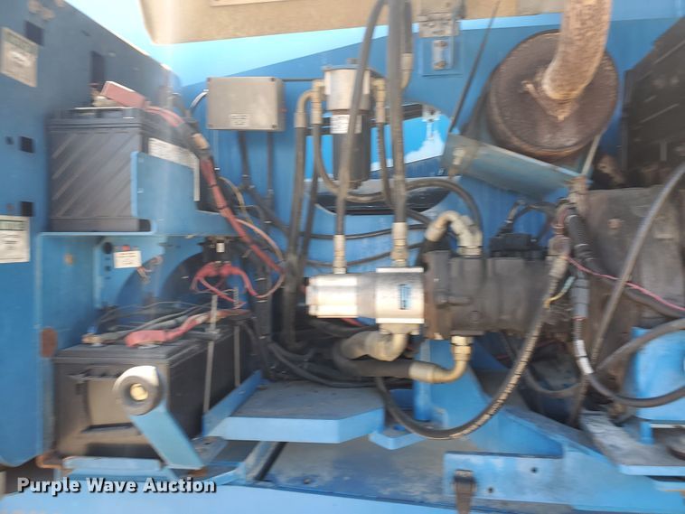 image for item DJ3144 2005 Genie S125  boom lift