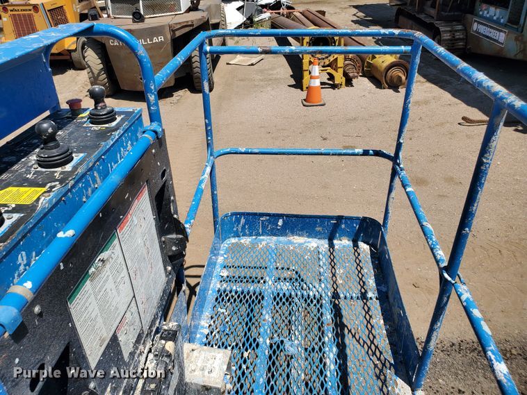 image for item DJ3144 2005 Genie S125  boom lift