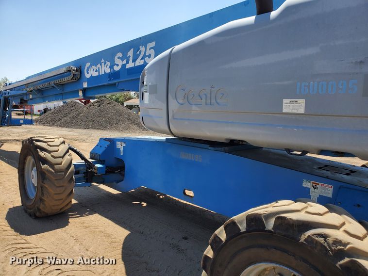 image for item DJ3144 2005 Genie S125  boom lift