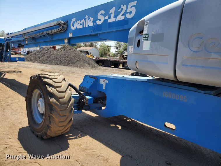 image for item DJ3144 2005 Genie S125  boom lift