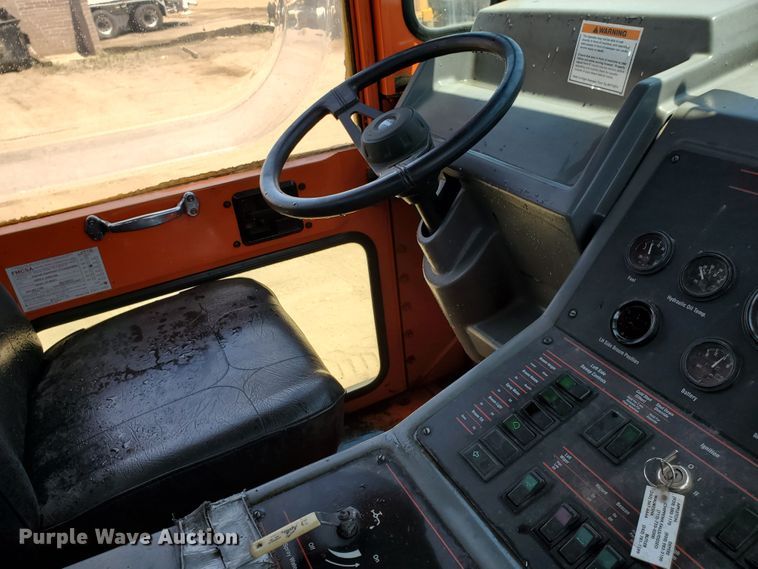 image for item DJ3145 1997 Elgin Pelican P  street sweeper