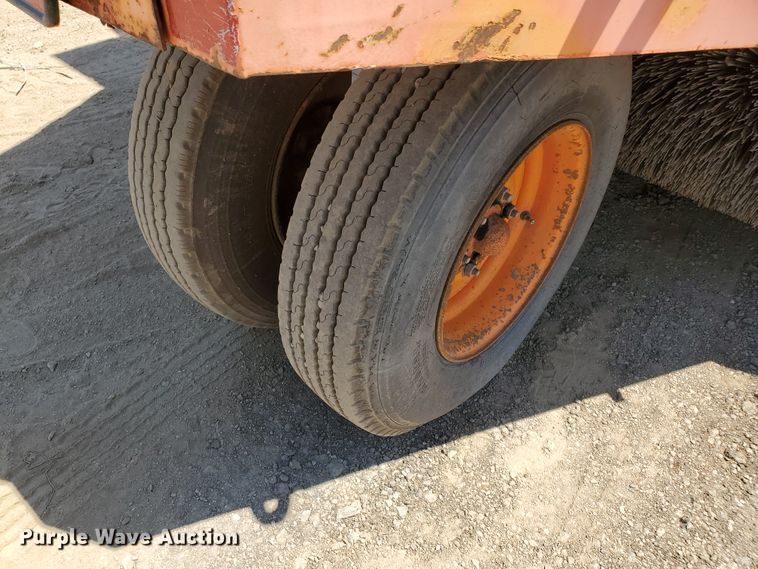 image for item DJ3145 1997 Elgin Pelican P  street sweeper