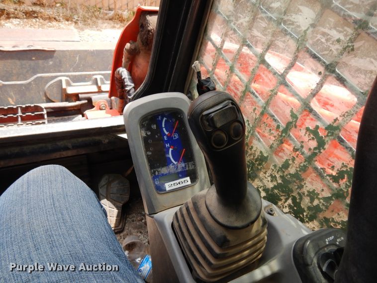 image for item DJ4265 Kubota SVL75-2  tracked skid steer loader