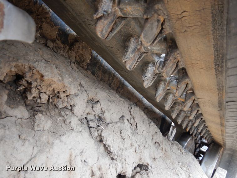 image for item DJ4265 Kubota SVL75-2  tracked skid steer loader