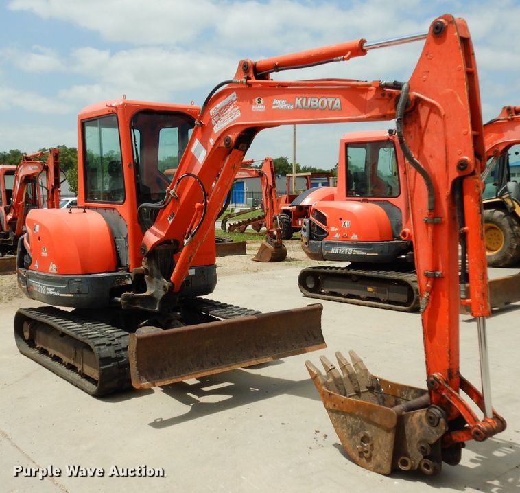 image for item DJ4270 2006 Kubota KX121-3  mini excavator