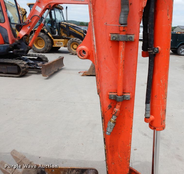 image for item DJ4270 2006 Kubota KX121-3  mini excavator