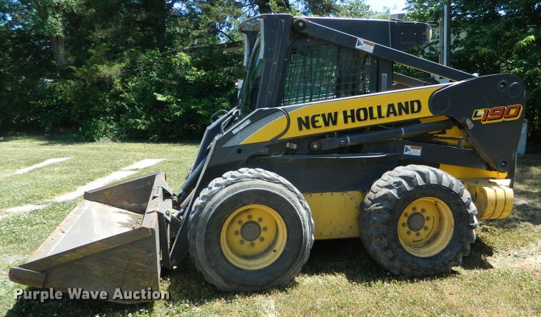 image for item EH9466 2007 New Holland L190  skid steer loader