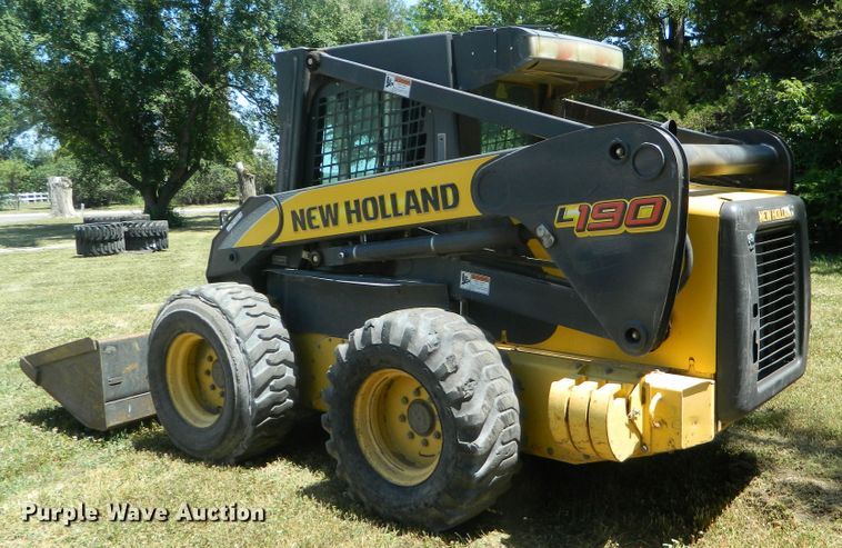 image for item EH9466 2007 New Holland L190  skid steer loader