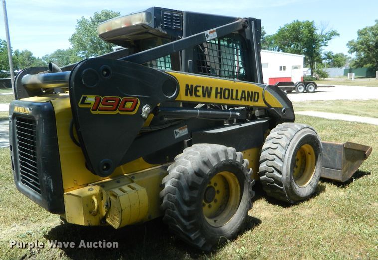image for item EH9466 2007 New Holland L190  skid steer loader
