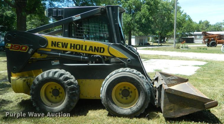 image for item EH9466 2007 New Holland L190  skid steer loader
