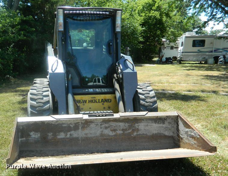 image for item EH9466 2007 New Holland L190  skid steer loader