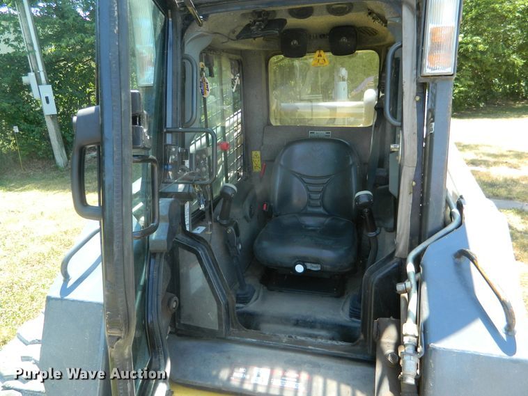 image for item EH9466 2007 New Holland L190  skid steer loader