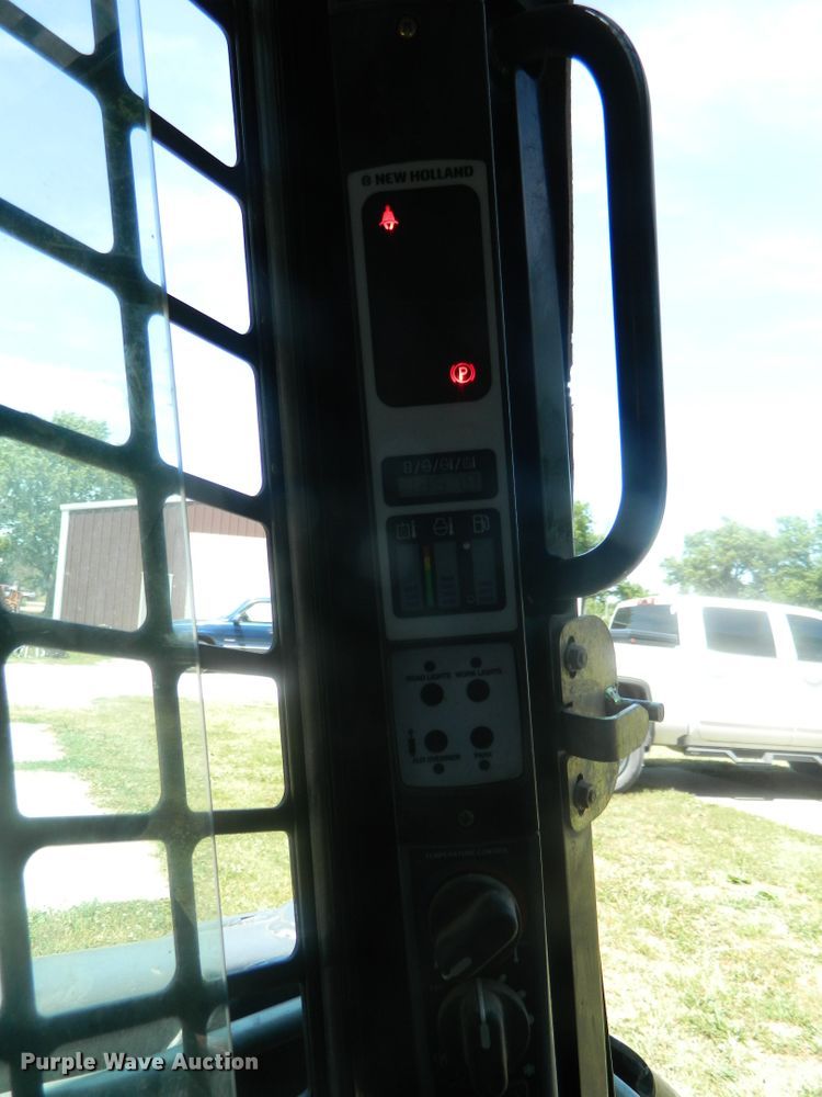 image for item EH9466 2007 New Holland L190  skid steer loader