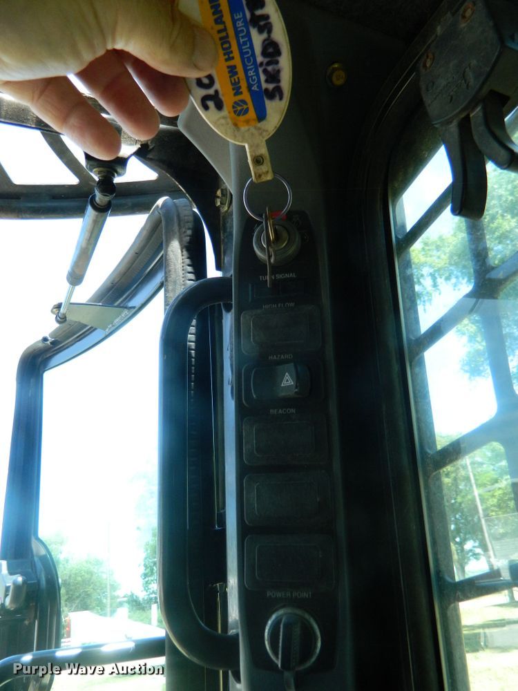 image for item EH9466 2007 New Holland L190  skid steer loader