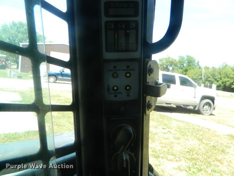 image for item EH9466 2007 New Holland L190  skid steer loader