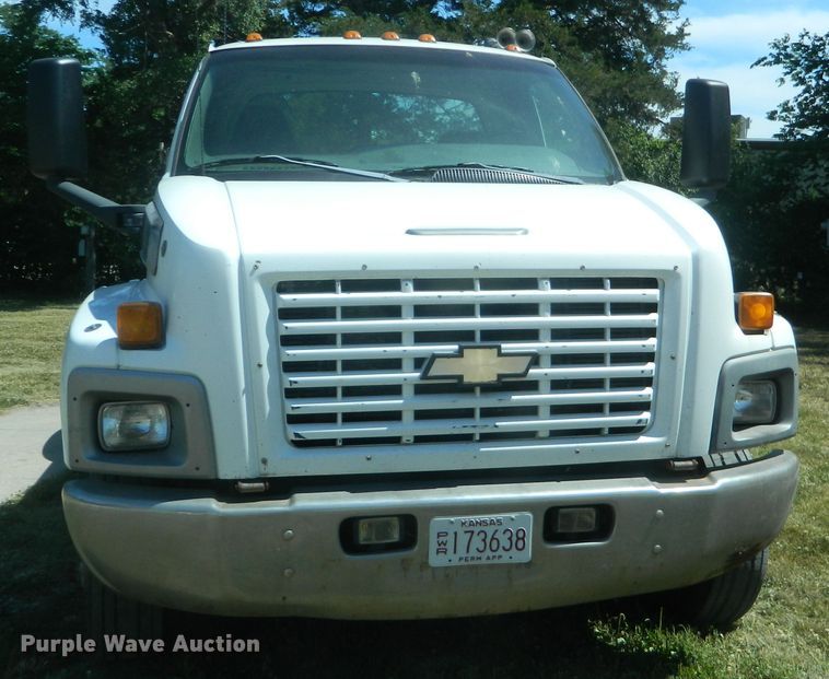 image for item EH9469 2003 Chevrolet C6500  truck