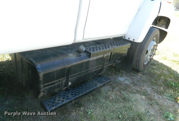 image for item EH9469 2003 Chevrolet C6500  truck